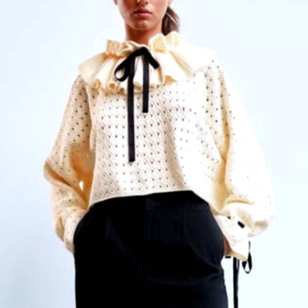 Knit Zara sweater with ruffles